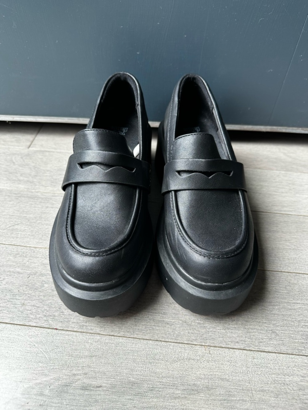 Women’s Black Wild Fable Faux Leather Platform Loafers Flats Lightly Used Size 6